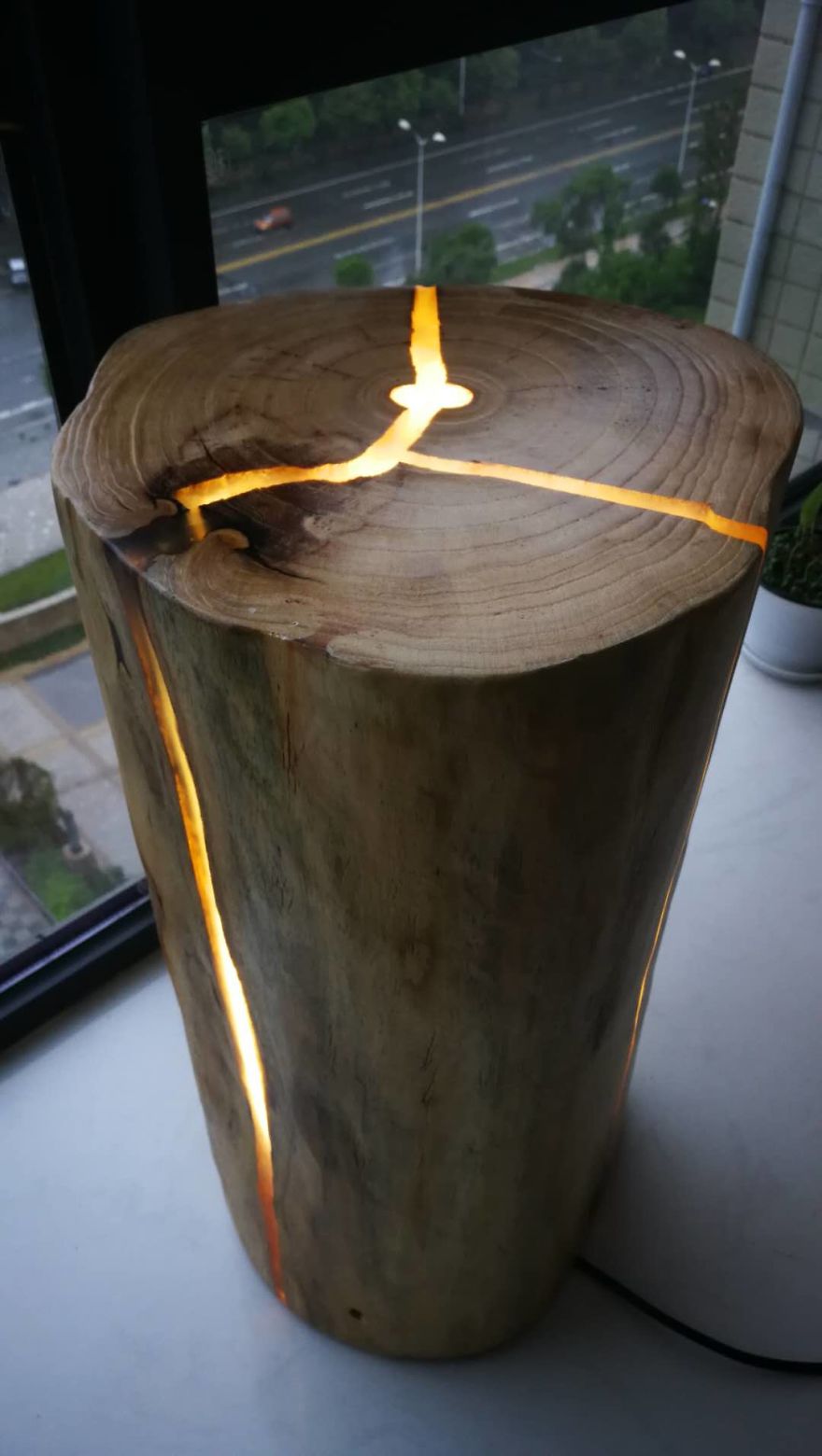 Crack Stump Lamps Made From Solid Wood And Epoxy Resin Flowing Warm Light By Sinobrilla
