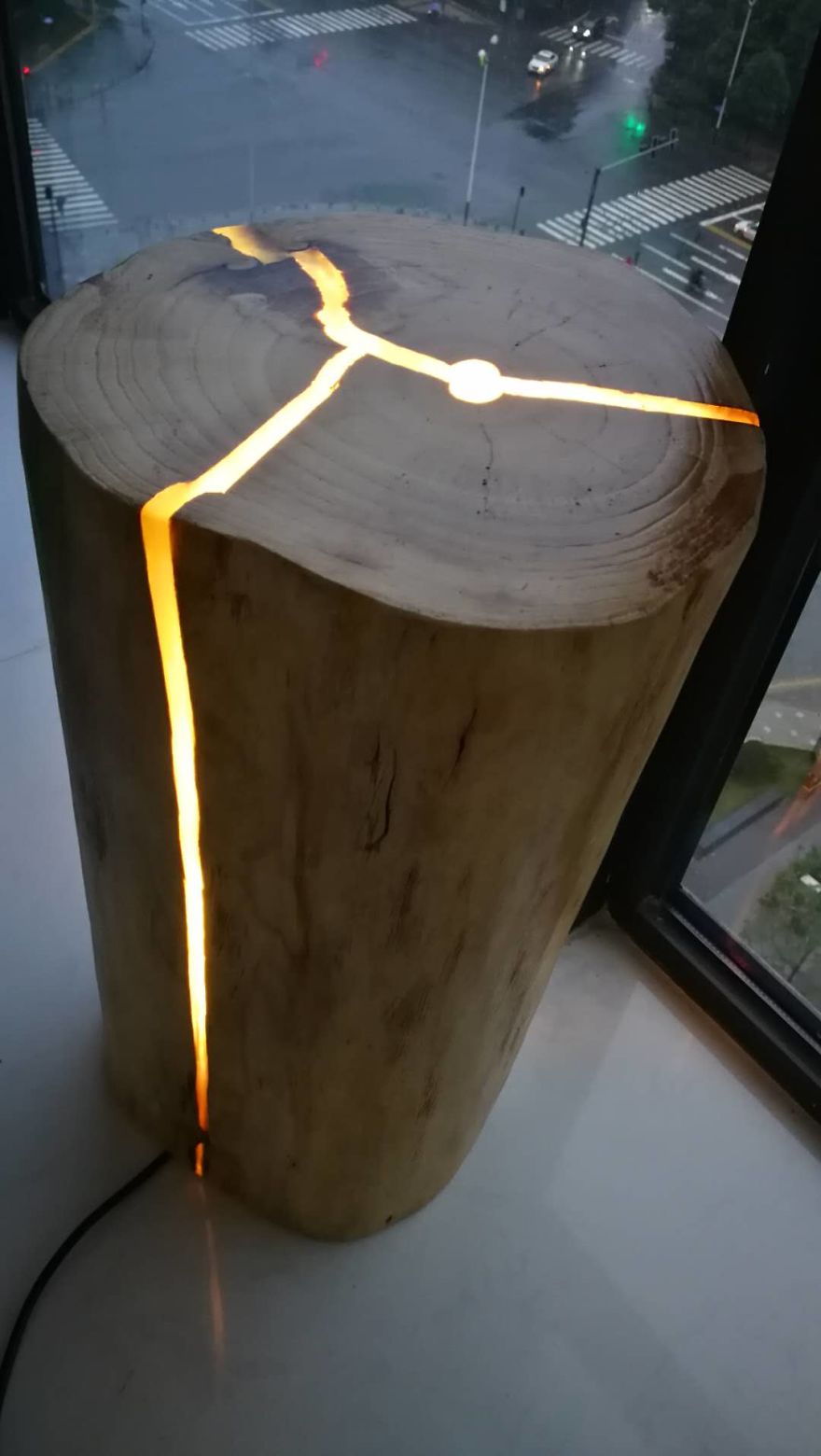 Crack Stump Lamps Made From Solid Wood And Epoxy Resin Flowing Warm Light By Sinobrilla