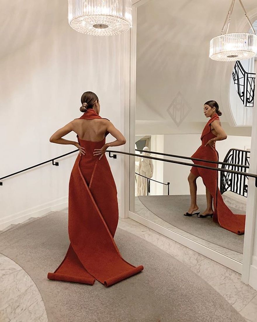 When The Red Carpet Turns Green : A Dress Made From 8 Meters Of The Cannes Festival Red Carpet Leftovers When The Red Carpet Turns Green : A Dress Made From 8 Meters Of The Cannes Festival Red Carpet Leftovers
