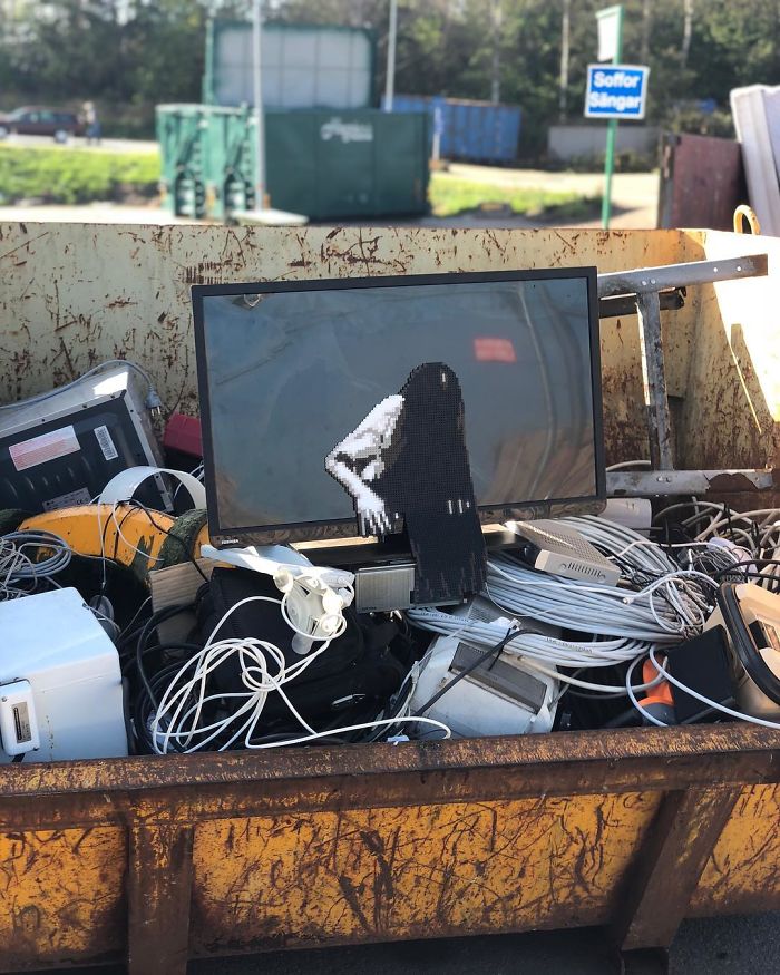 Swedish Artist Is ‘Vandalizing’ Streets With His Stunning Pixel Art (New Pics)