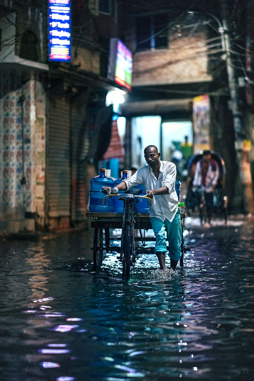 I Photographed The Streets Of Old Dhaka In The Rain