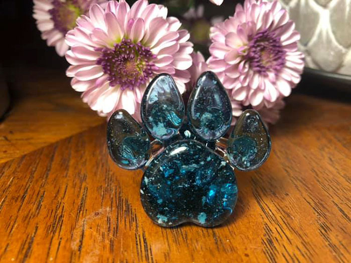 Company Turns Ashes Of People's Beloved Pets Into Glass Replica Paws That  Will Serve As A Memorial Forever | Bored Panda
