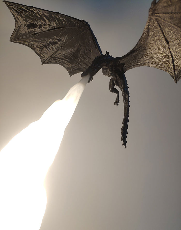 Someone Just Made An Epic 'Game Of Thrones' Lamp And Put It On Etsy
