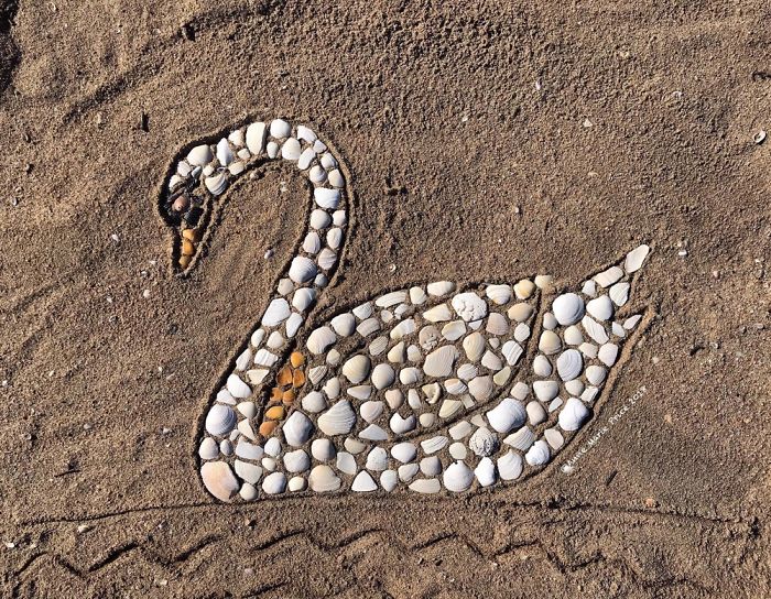 I Create Temporary Mosaic Beach Art