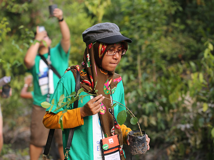 After A New Law, Students In Philippines Need To Plant 10 Trees To Graduate And It'll Result In 525 Million New Trees In One Generation