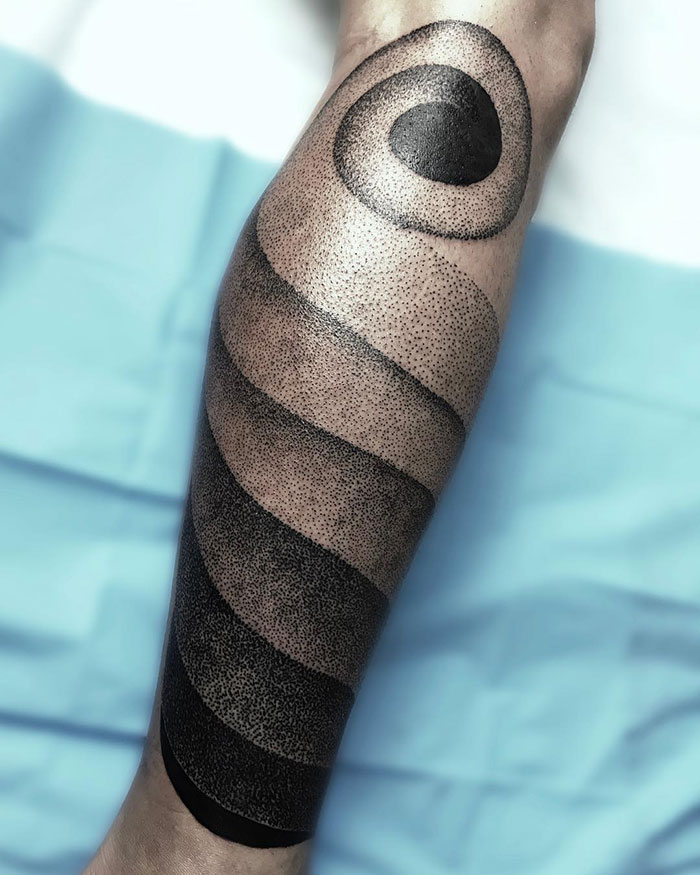 Points black ink leg tattoo