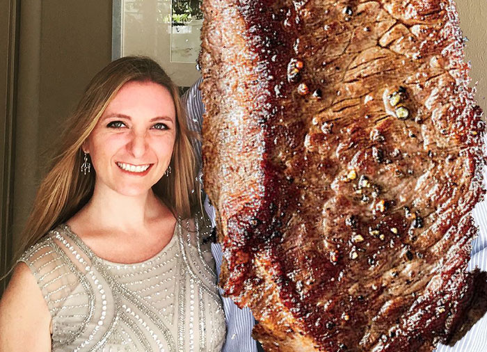 Instead Of Deleting Photos, This Woman Covered Her Misteak-Of-A-Boyfriend With Steak