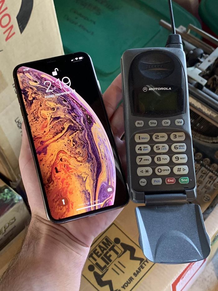 My Mom’s Phone From 1998 vs. My Phone From 2018
