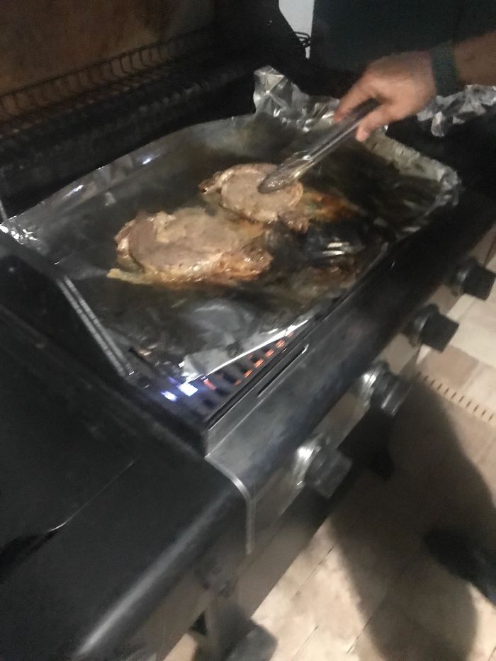 I Was Invited To A BBQ And This Is How My Friend Was Cooking The Steaks