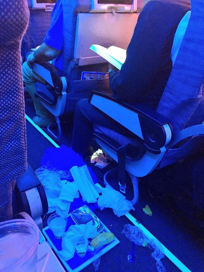 Man Tosses His Food Garbage In The Aisle Of A Plane When He’s Finished Eating