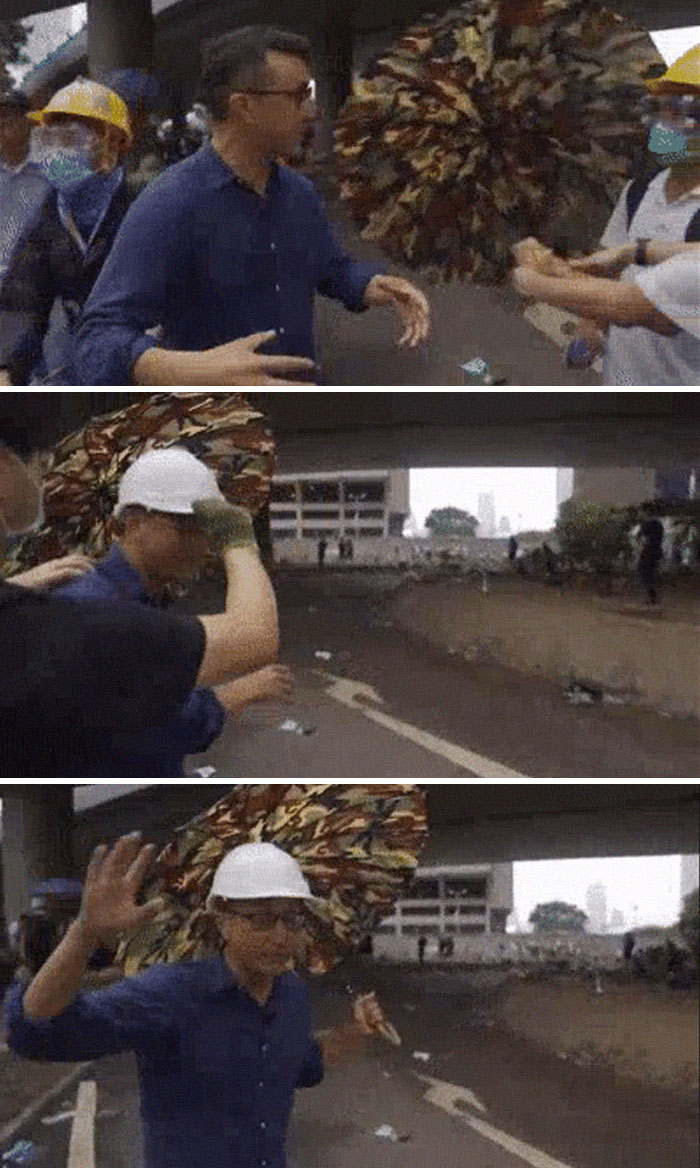 Manifestantes ayudando a un periodista tras ser lanzado el gas lacrimógeno