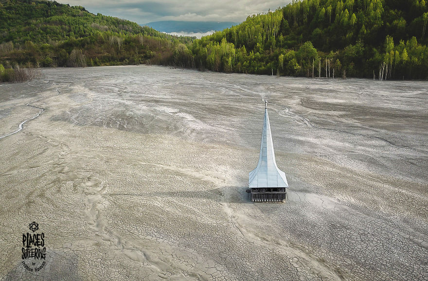 The Poisoned Lake Of Geamana Village, Romania - Photos From Drone