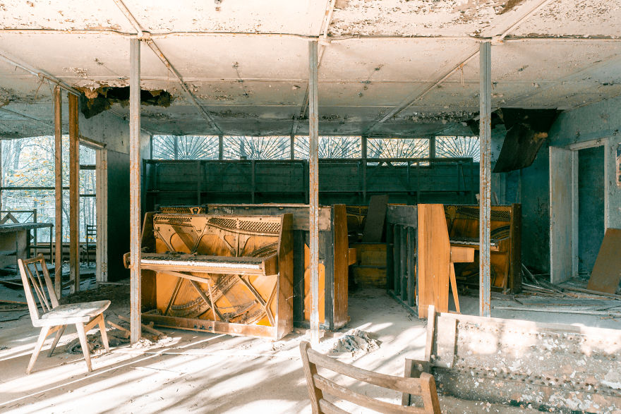 I Traveled To Pripyat Where The Chernobyl Catastrophy Hit To Find Forgotten Pianos (8 Pics)