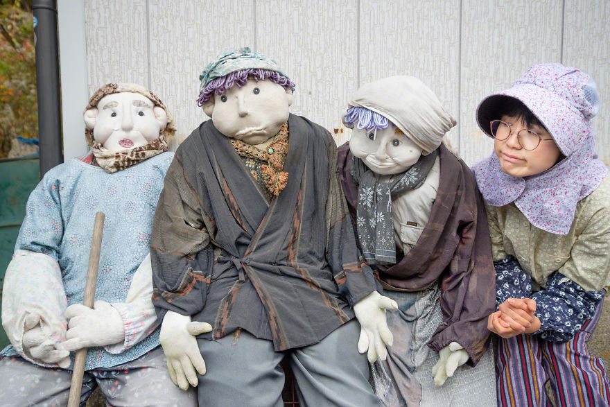 I'm Fascinated By Scarecrows In Japan And I Take Self-Portraits With Them (14 Pics)