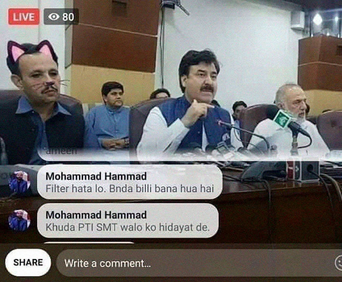 El gobierno de Pakistán enciende accidentalmente el filtro de gato durante una rueda de prensa en vivo por Facebook, y todos se ríen