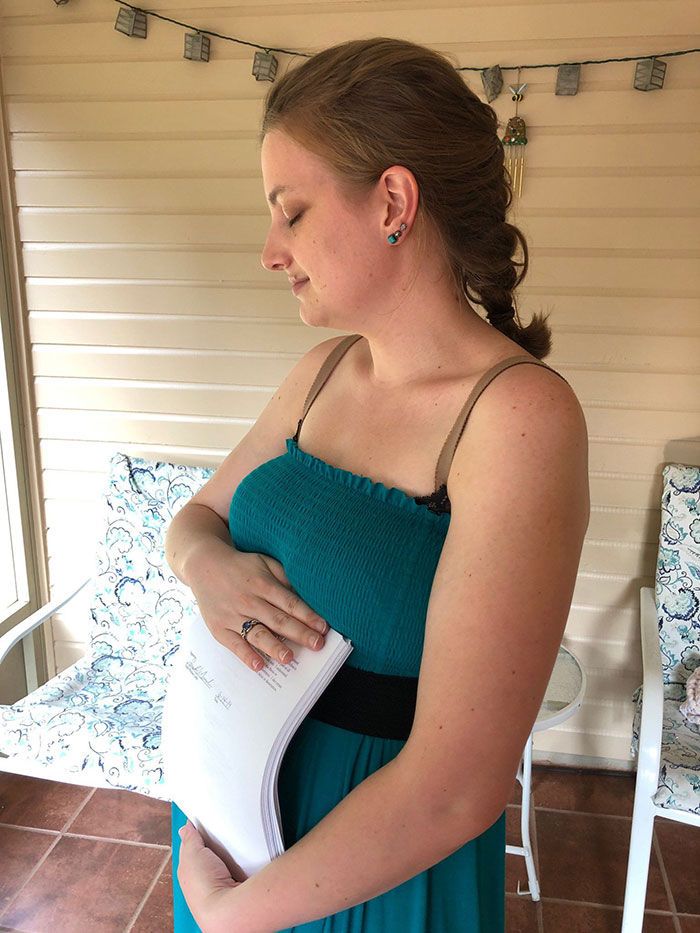 This Woman Gets A Maternity Photo Shoot With Her Thesis And All Students Relate