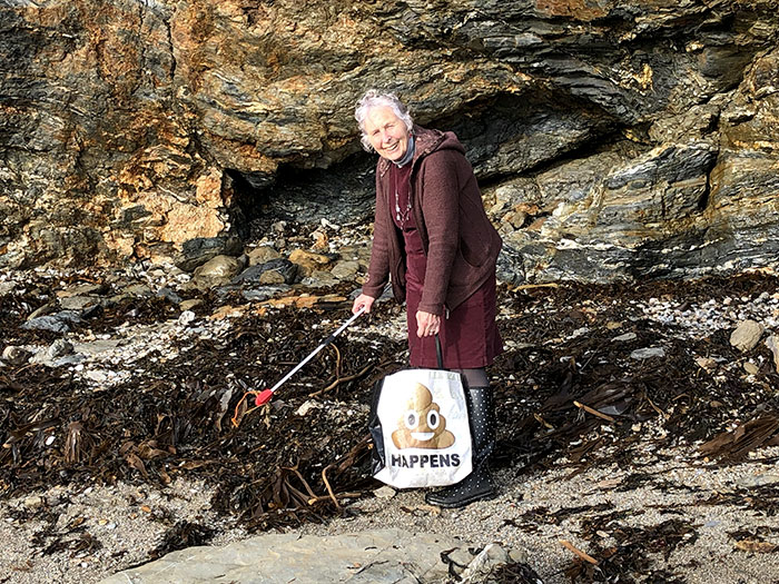 70-Year-Old Grandma Cleans 52 Beaches In One Year After Watching A Documentary About Plastic Pollution
