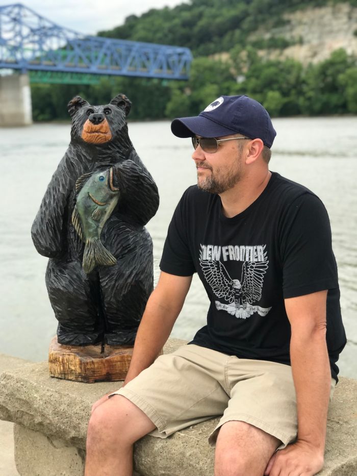 Travis Williams Creates Custom Pieces Of Art With His Chainsaw And A Little Imagination. Travis Williams Creates Custom Pieces Of Art With His Chainsaw And A Little Imagination.