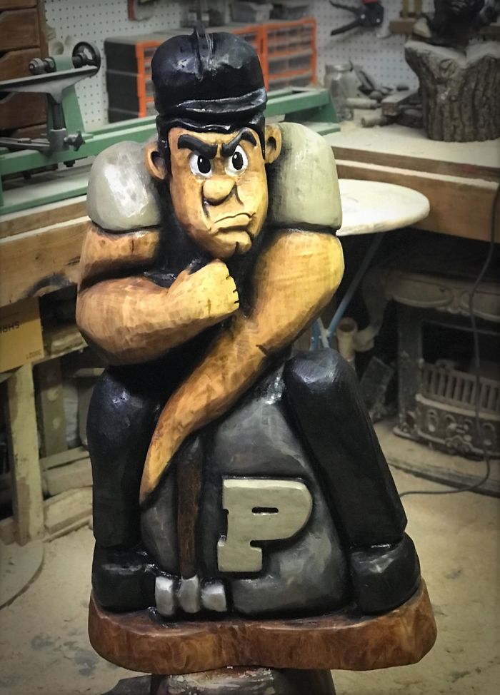 Travis Williams Creates Custom Pieces Of Art With His Chainsaw And A Little Imagination. Travis Williams Creates Custom Pieces Of Art With His Chainsaw And A Little Imagination.
