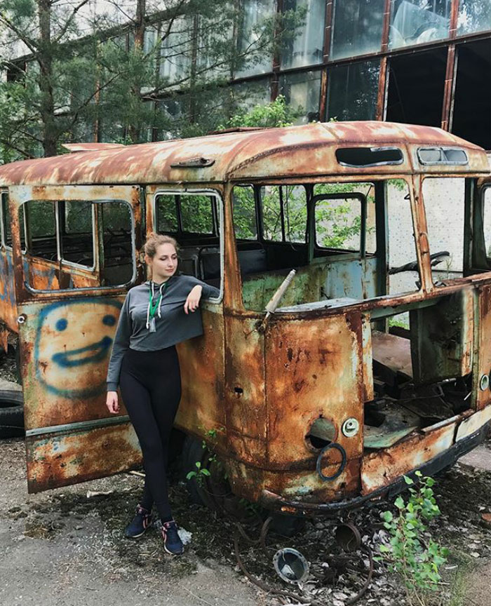 instagram influencers ghost town chernobyl pripyat 5d00fef41ef28  700 - Criador de "Chernobyl" da HBO dá puxão de orelha em "famosinhos" do Instagram