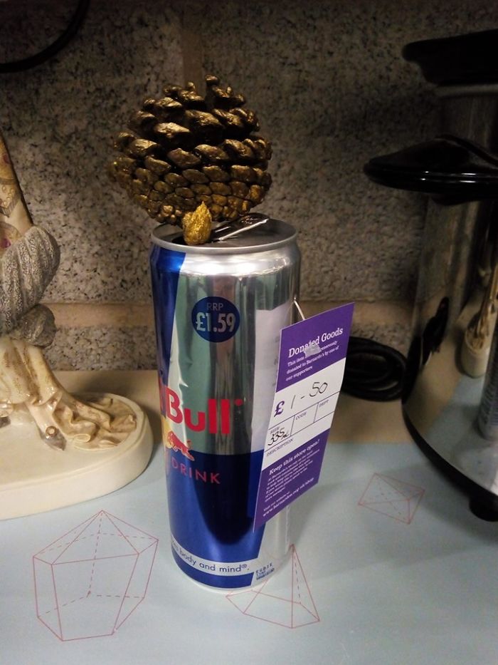First Time Posting, I'm A Bit Excited!! Here We Have A Beautiful Vase Arrangement For Only £1.50. Empty Red Bull Can With A Gold Pine Cone