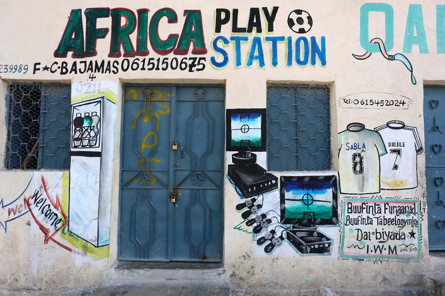 somalia hand painted storefronts 15 5cf4d7705bf4b  880 - Você Sabia? Vitrines na Somália tem que ter desenhos