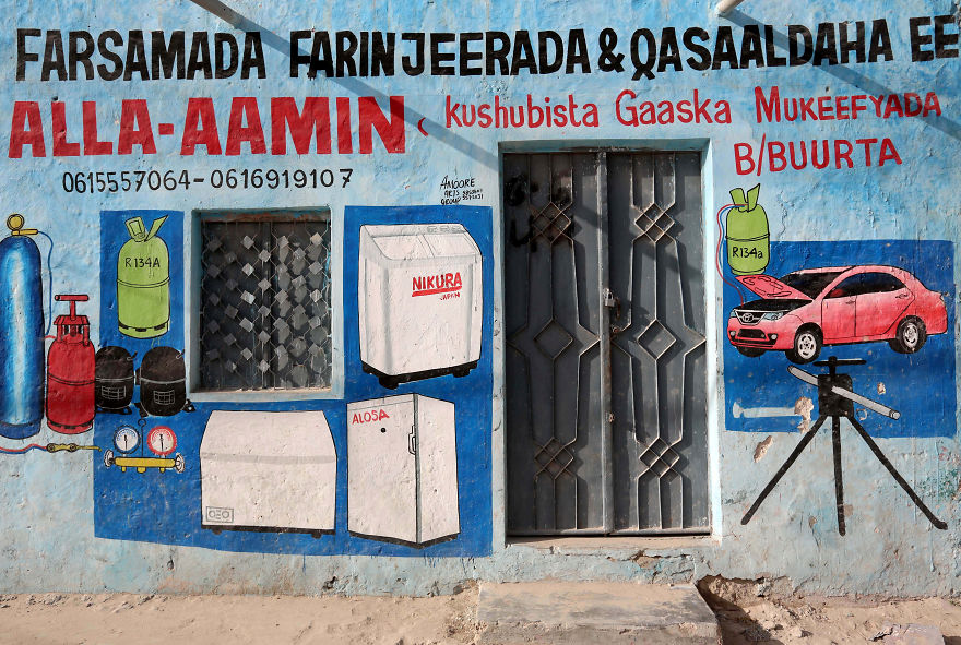 somalia hand painted storefronts 6 5cf4d7259c19c  880 - Você Sabia? Vitrines na Somália tem que ter desenhos