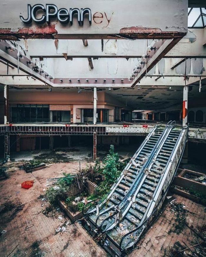 Rolling Acres Mall In Akron, Ohio