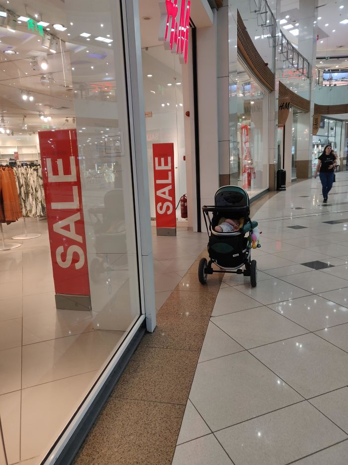 Leaving Your Baby In The Middle Of The Entrance (The Parents Were Nowhere To Be Seen)