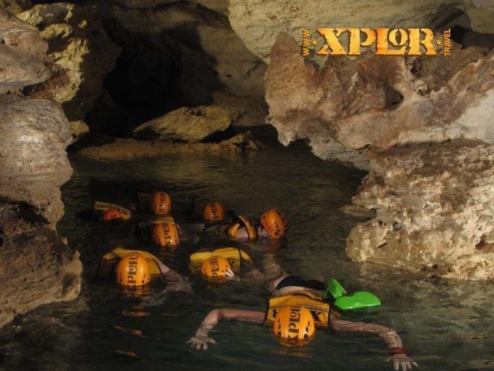 The Employees Of 'Xplor' Were A Little Freaked Out When They Saw My Girlfriend And Her Family's Cave Exploring Picture