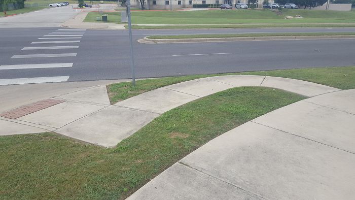 This Nonsensical Sidewalk Design