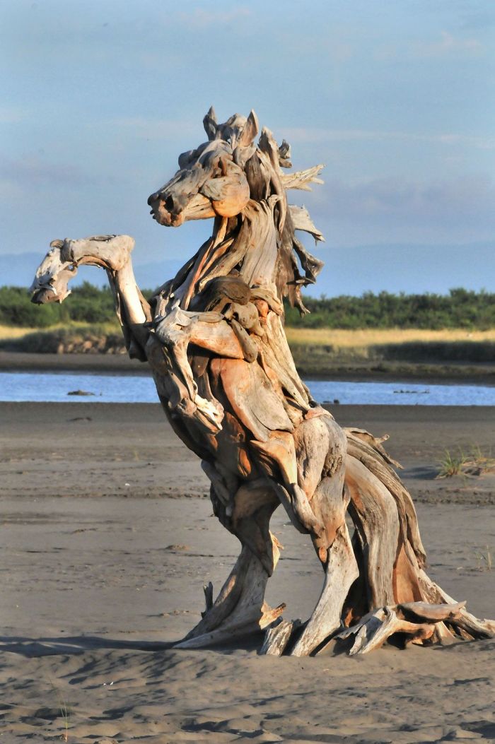 30 Amazing Wood Sculptures Made From The Pieces Found On Beaches