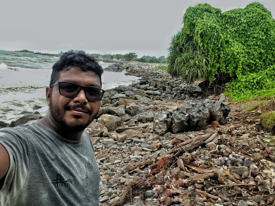 How A Young Sri Lankan Guy Made The Best Out Of His Birthday By Cleaning A Beach All By Himself
