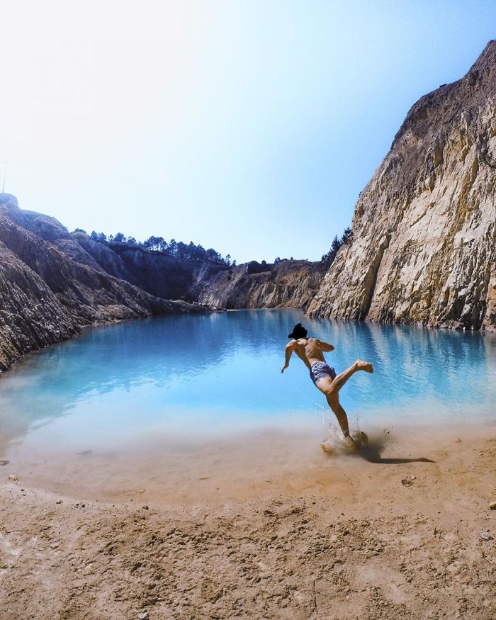 Bz s0BvoO89 png  700 - Instagramers confundem lixo tôxico por lindo lago azul