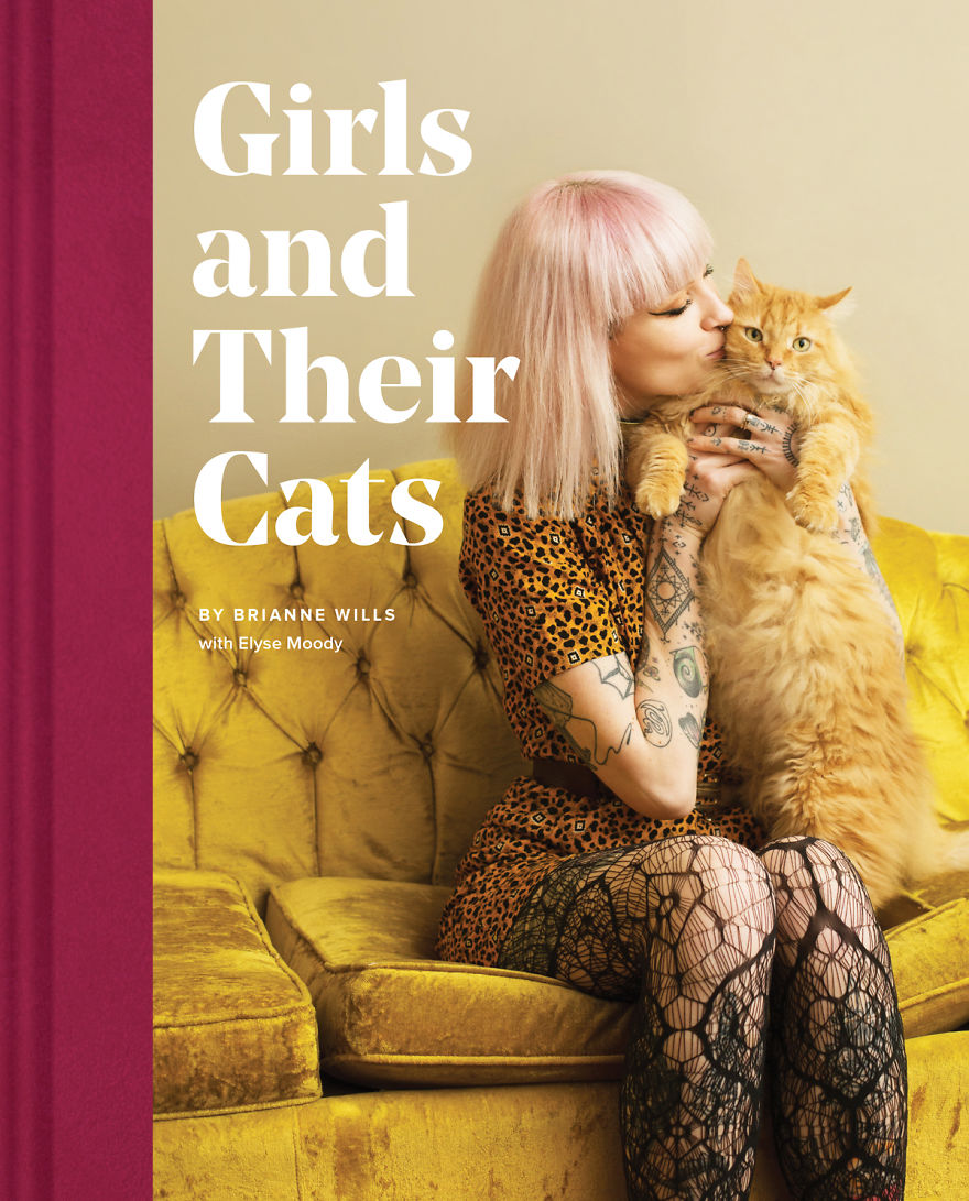 I Photograph Ladies With Their Cats To Debunk The Crazy Cat Lady Stereotype, And Here Are My Favorite Photos (16 Pics)