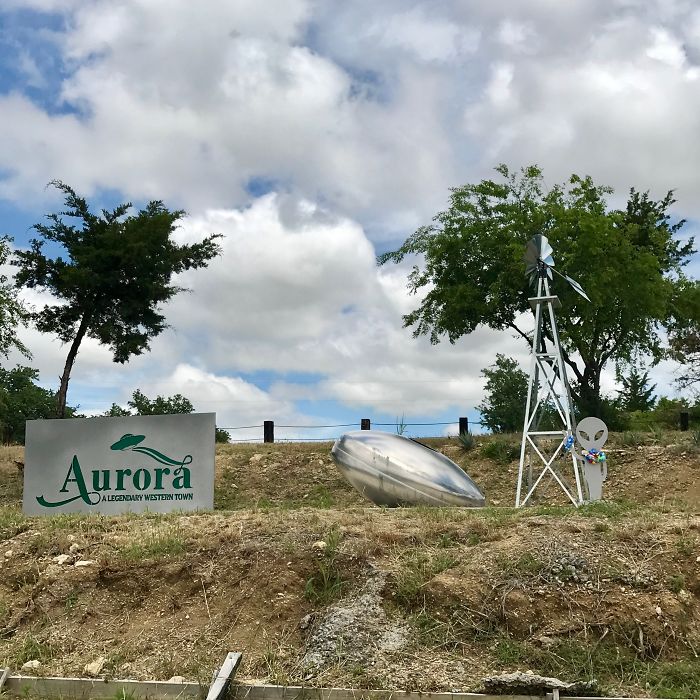 I Visited The Aurora Space Alien Grave - A Ufo Incident 50 Years Before Roswell