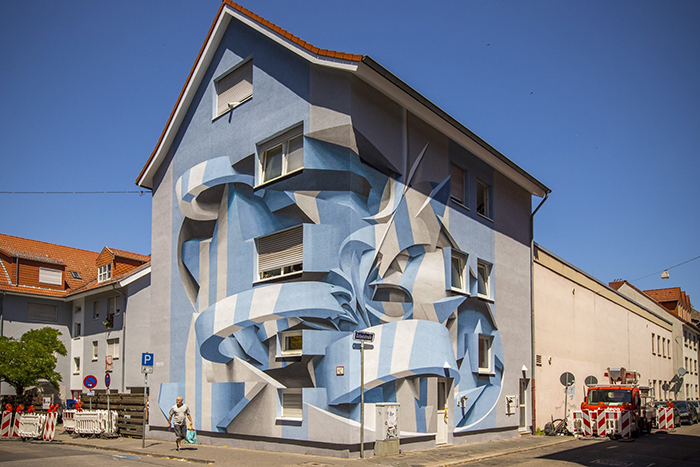 This Graffiti Artist Stuns Passerby With His 3D-Looking Abstract Drawings