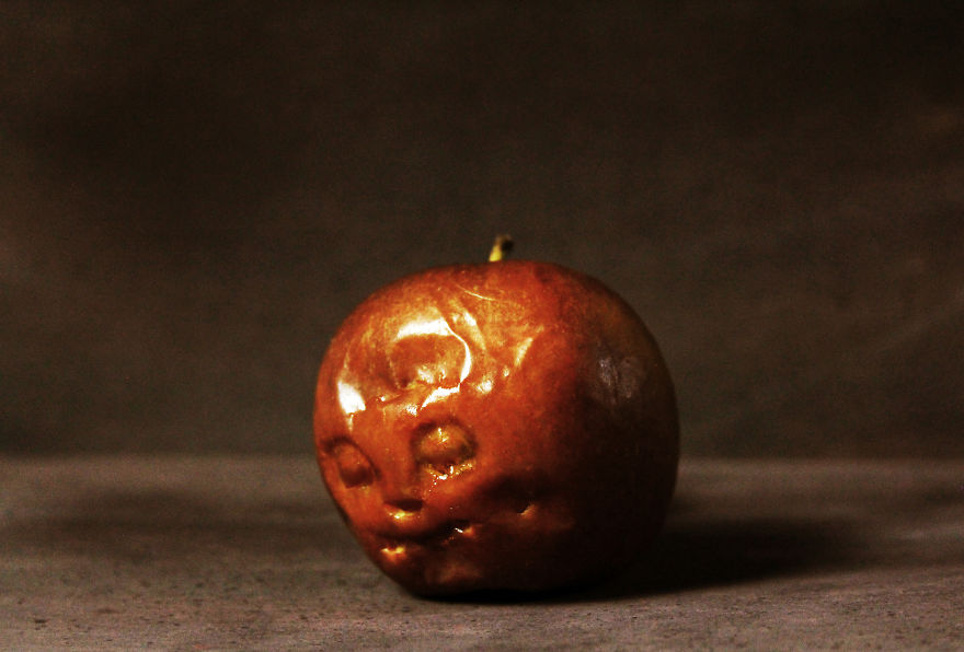 Decaying Apple Heads