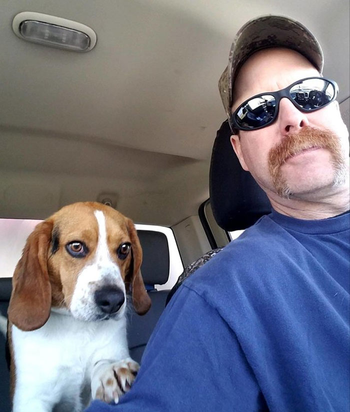 Man Rescues A Beagle From Being Euthanized In A Shelter, The Dog Can't Contain His Gratitude, Hugs His Rescuer