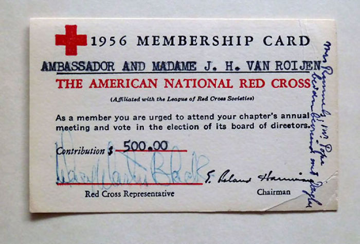 Tarjeta de membresía de la Cruz Roja de 1956, del embajador y su esposa