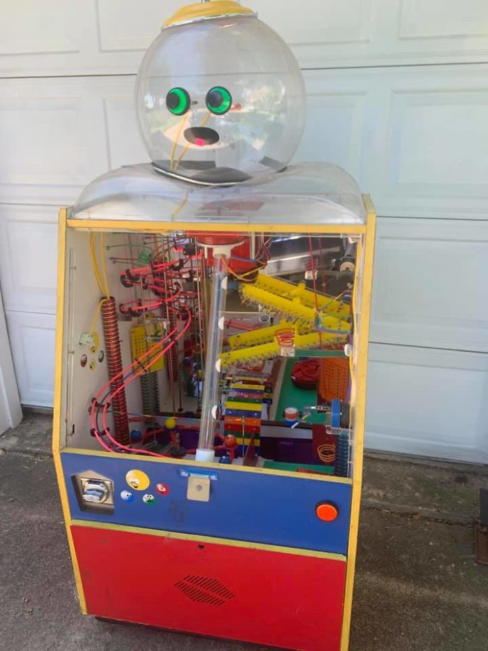 Interesting 1990’s Gum Ball Machine I Found Today. Not Sure If It All Works Yet But It Lights Up. Not Bad For .99