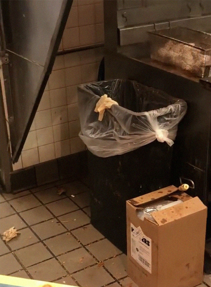 Customer Secretly Films A Hooters Kitchen And People Are Disgusted