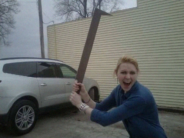 Woman Buys An Uruk-Hai Sword, Shows The World How Helpful It is In Daily Life (17 Pics)
