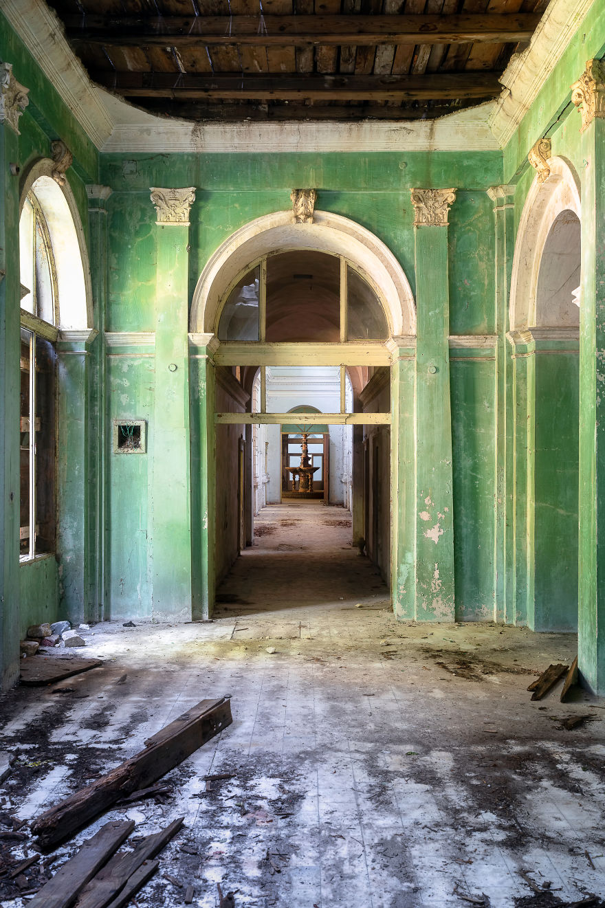 I Photographed Abandoned Buildings In One Of The Oldest Spa Resorts In The World (24 Pics)