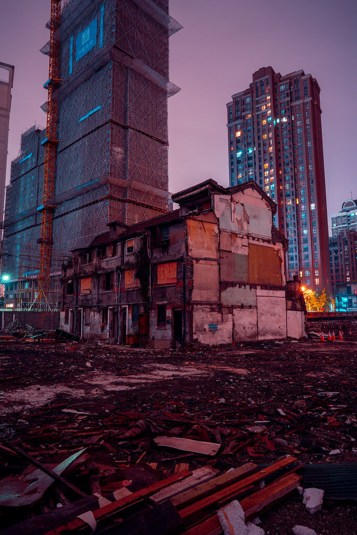 Old Shikumen lane house stands amid construction and rubble, highlighting historic Shanghai streets facing demolition.