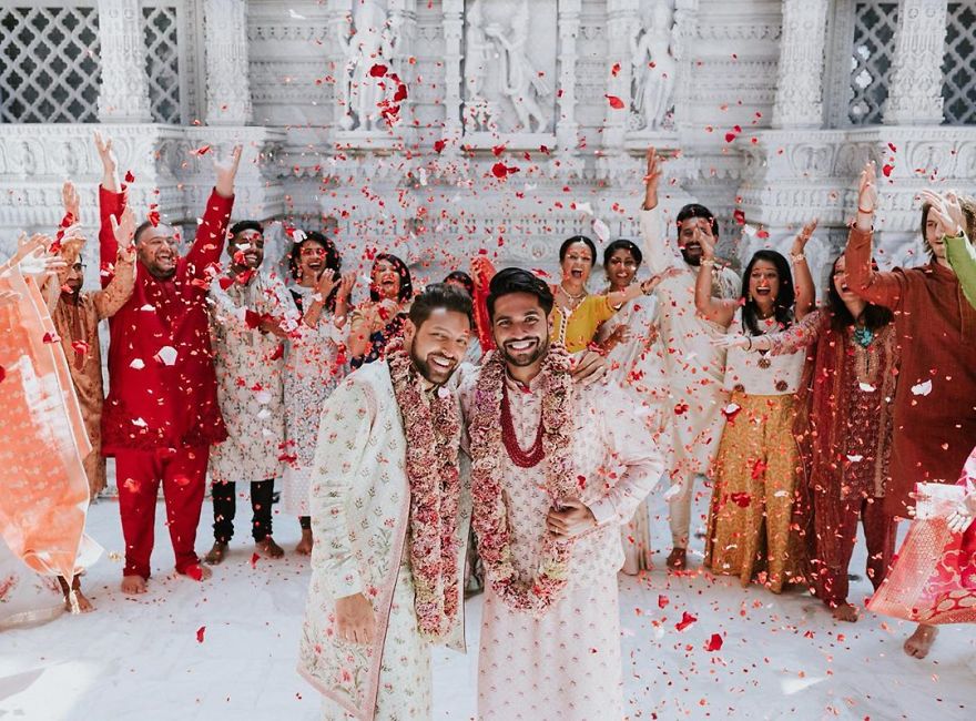 Gay Indian Couple Holds A Traditional Wedding Ceremony In A Hindu Temple, And Their Photos Go Viral