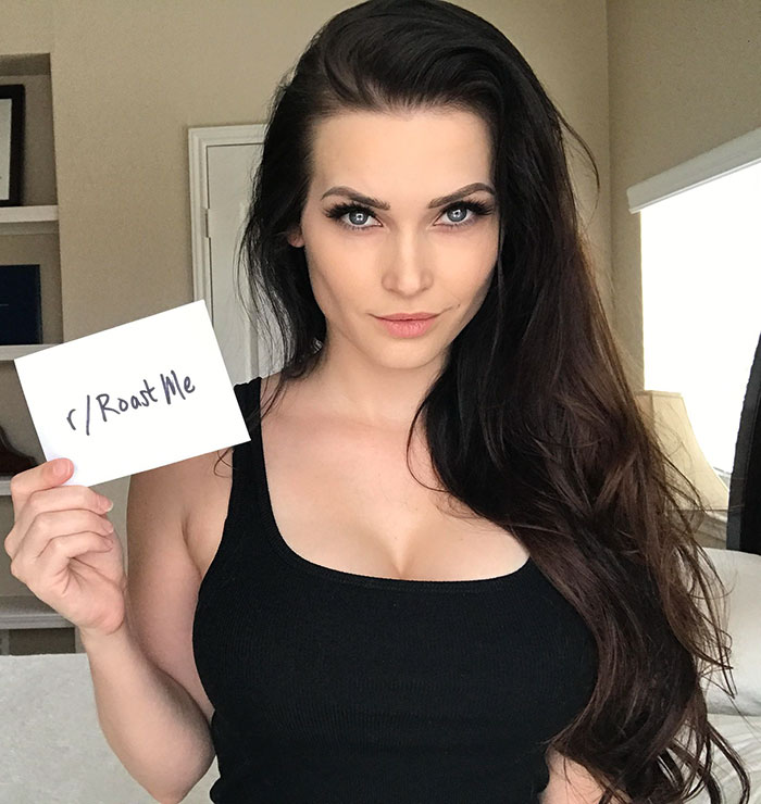 Instagram Model Uploads Her Pic To R/Roastme, Deletes Account After One Comment Goes Too Far