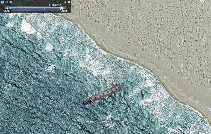 Guy Searches For Interesting Things On Google Earth And Here's 30 Of His Best Finds (New Pics)