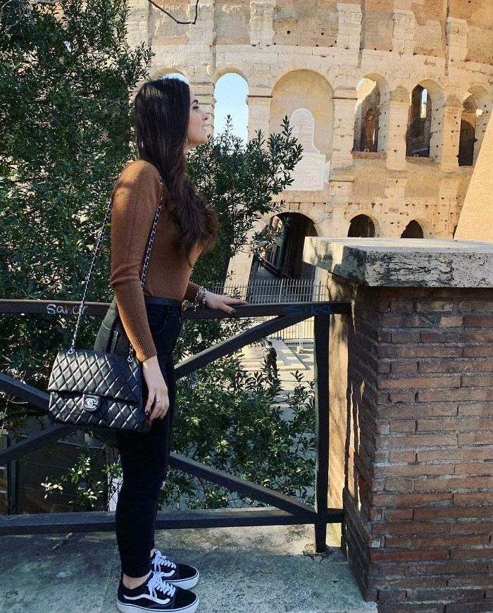 Body So Hot The Colosseum And The Fence Gets Distorted