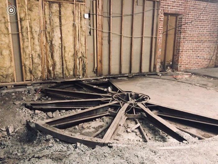 A Local Bar Found This Giant Wheel Beneath The Floor While Renovating. Any Idea What It Is/Was? The Space Was Formerly A Garage